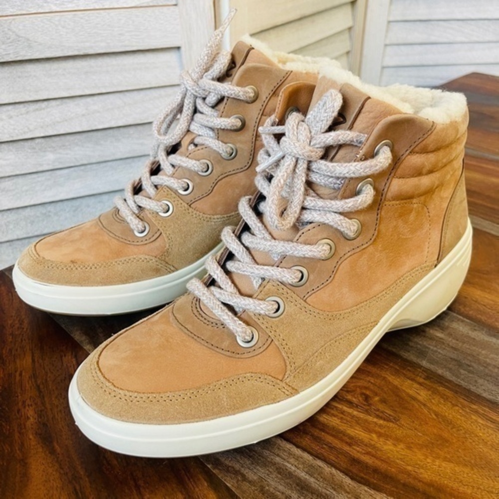 Ecco Tan Ankle Boots with Cream Accents, shearling inside, 9.5